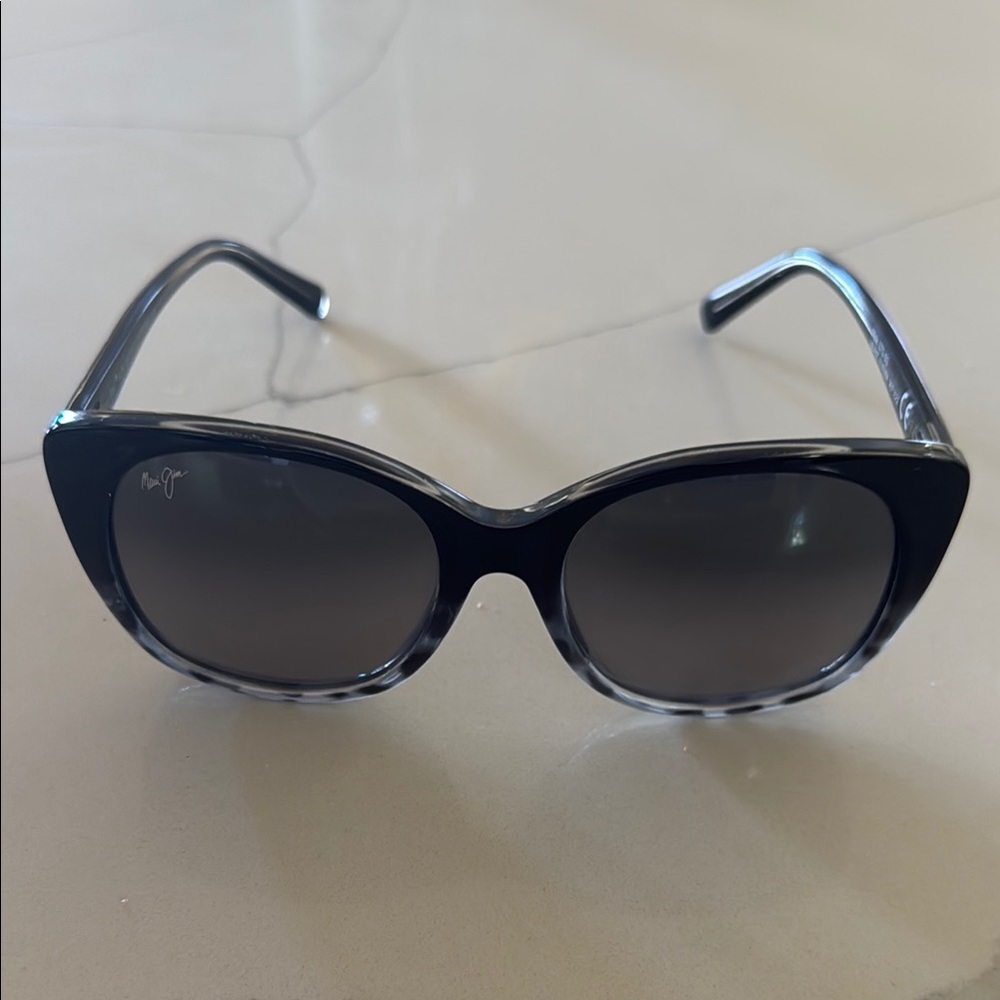 Maui Jim Black Sunglasses - Picture 4 of 4